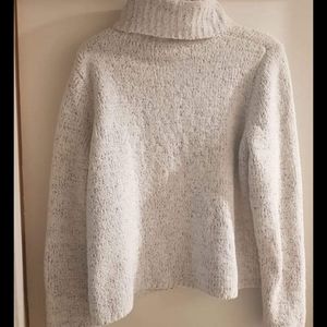 White turtle neck sweater